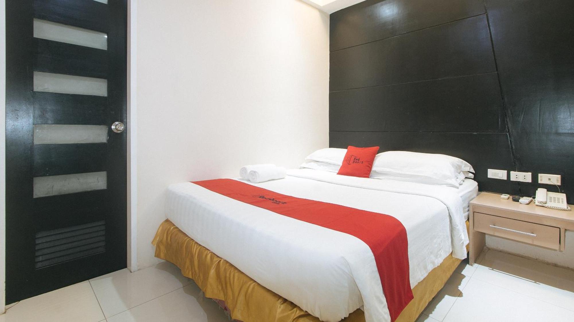 Reddoorz At Grand Apartelle Hernan Cortes Cebu Εξωτερικό φωτογραφία